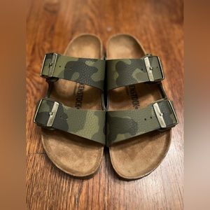 *Like New* Camo Arizona Birko-Flor - Size 37 Medium/Narrow
